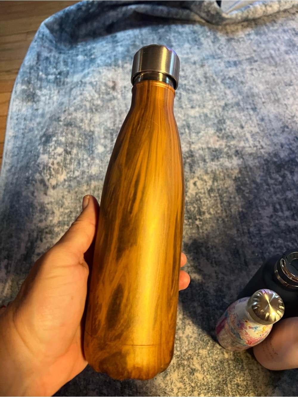 Swell Wood-Grain Finish Bottle - Amber Brown with Silver Cap